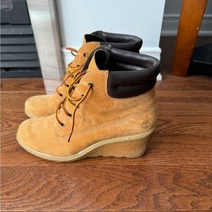 Timberland boots LIKE NEW
